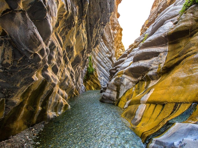 1599px-Moola_Chotuk_Hidden_paradise_in_Balochistan